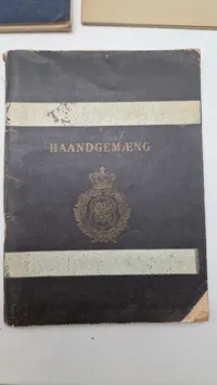 Samling lærebøger mm fra forsvaret