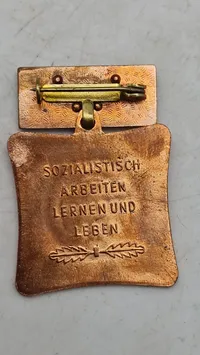 Original medalje med æske, Kollektivet for Socialistisk Arbejde" (Kollektiv der sozialistischen Arbeit).