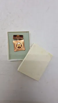 Original medalje med æske, Kollektivet for Socialistisk Arbejde" (Kollektiv der sozialistischen Arbeit).