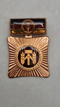 Original medalje med æske, Kollektivet for Socialistisk Arbejde" (Kollektiv der sozialistischen Arbeit).