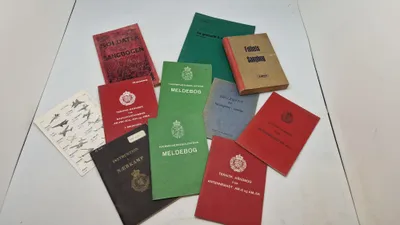 Samling lærebøger fra forsvaret