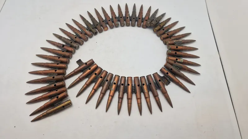 MG 42 Samling originale deaktiverede 8X57JS patroner i bælte, ww2