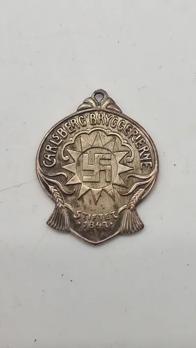 Carlsberg medalje med elefant porten