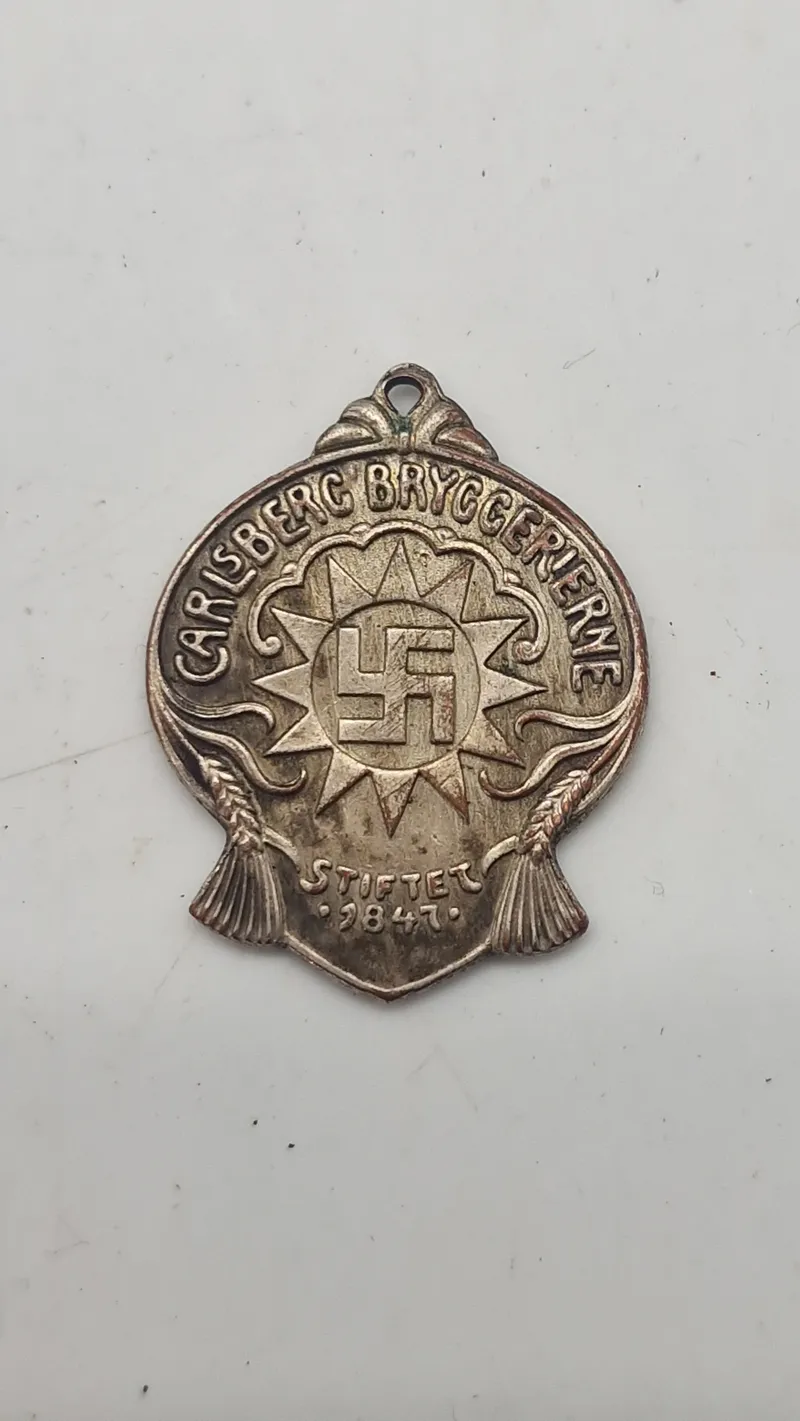 Carlsberg medalje med elefant porten