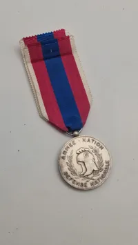 Original fransk forsvarsmedalje (Médaille de la Défense nationale).