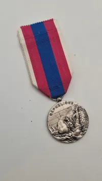 Original fransk forsvarsmedalje (Médaille de la Défense nationale).