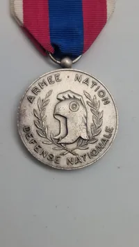 Original fransk forsvarsmedalje (Médaille de la Défense nationale).