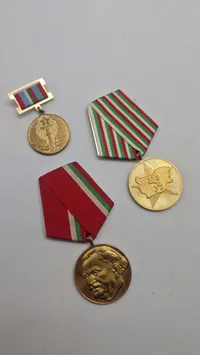 Samling originale Bulgarske  medaljer og tildelingsbeviser fra samme mand