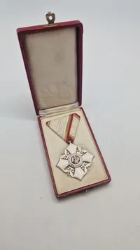 Original bulgarsk fortjenstorden, "Order of Civil Merit", fra 1891. 
Ordenen blev indstiftet den 2. august 1891 af prins Ferdinand 1. af Bulgarien