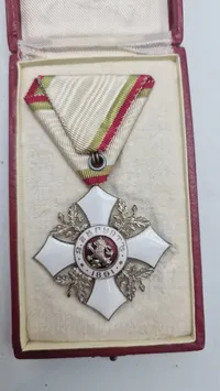 Original bulgarsk fortjenstorden, "Order of Civil Merit", fra 1891. 
Ordenen blev indstiftet den 2. august 1891 af prins Ferdinand 1. af Bulgarien
