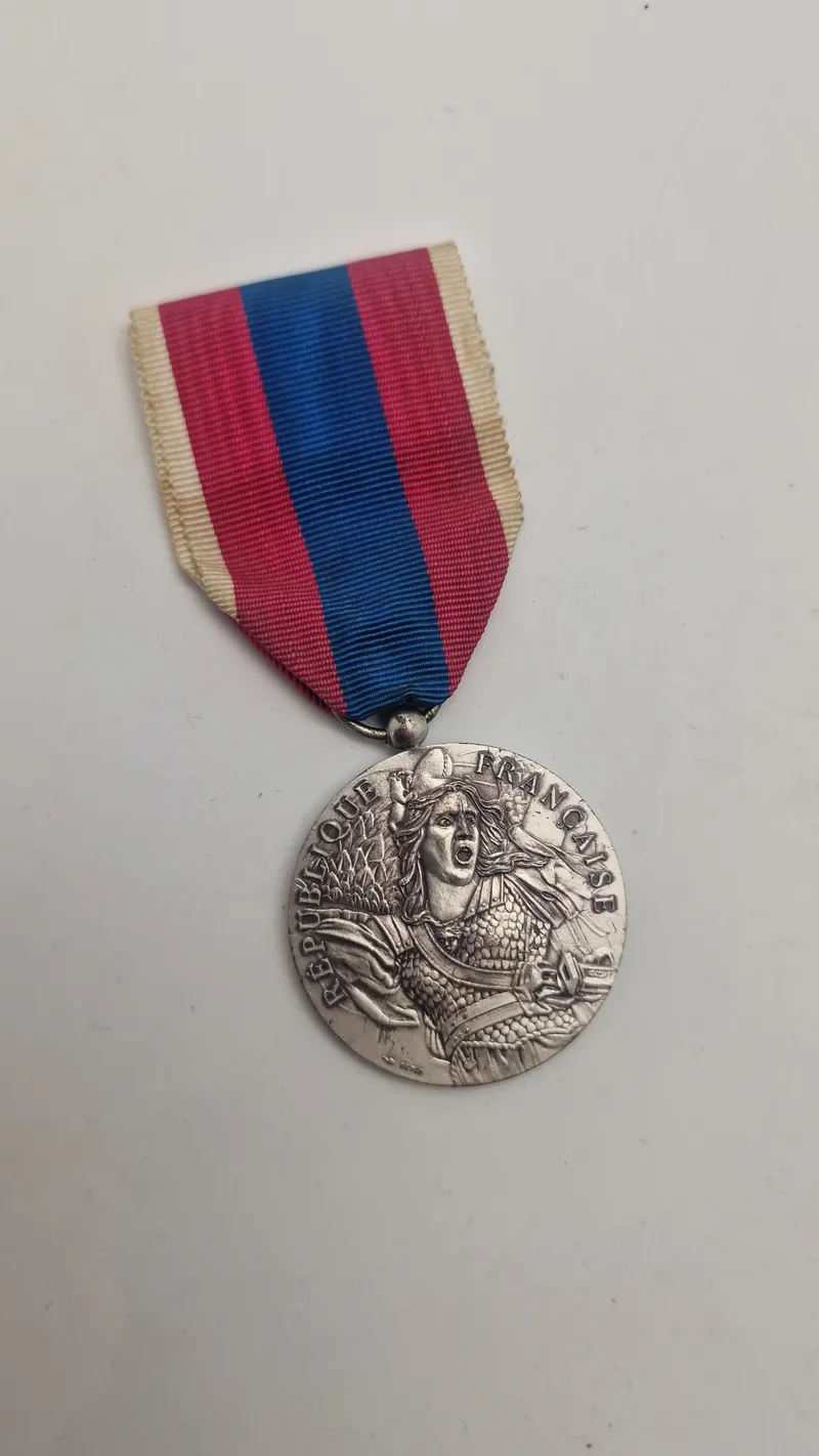 Original fransk forsvarsmedalje (Médaille de la Défense nationale)