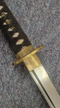 Veludført japansk katana med Damaskus klinge