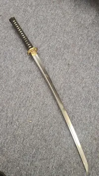 Veludført japansk katana med Damaskus klinge