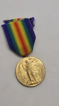 Original Victory Medal fra Første Verdenskrig. Denne medalje blev oprindeligt oprettet i 1919 og tildelt militært personel af de allierede nationer - Navngiven