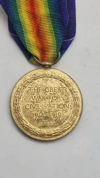 Original Victory Medal fra Første Verdenskrig. Denne medalje blev oprindeligt oprettet i 1919 og tildelt militært personel af de allierede nationer - Navngiven