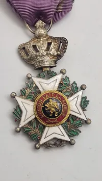 Original belgiske Leopoldorden, som er den ældste og mest prestigefyldte af de tre nationale belgiske ridderordener.