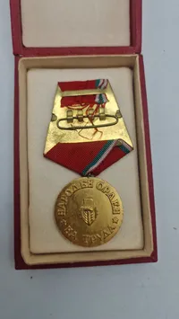 Original Bulgaria Republic Order of the Red Banner of Labour), som blev uddelt til bulgarske og udenlandske civile