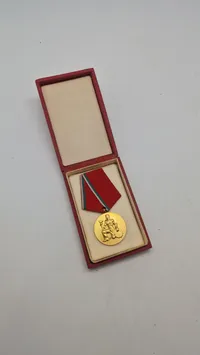 Original Bulgaria Republic Order of the Red Banner of Labour), som blev uddelt til bulgarske og udenlandske civile