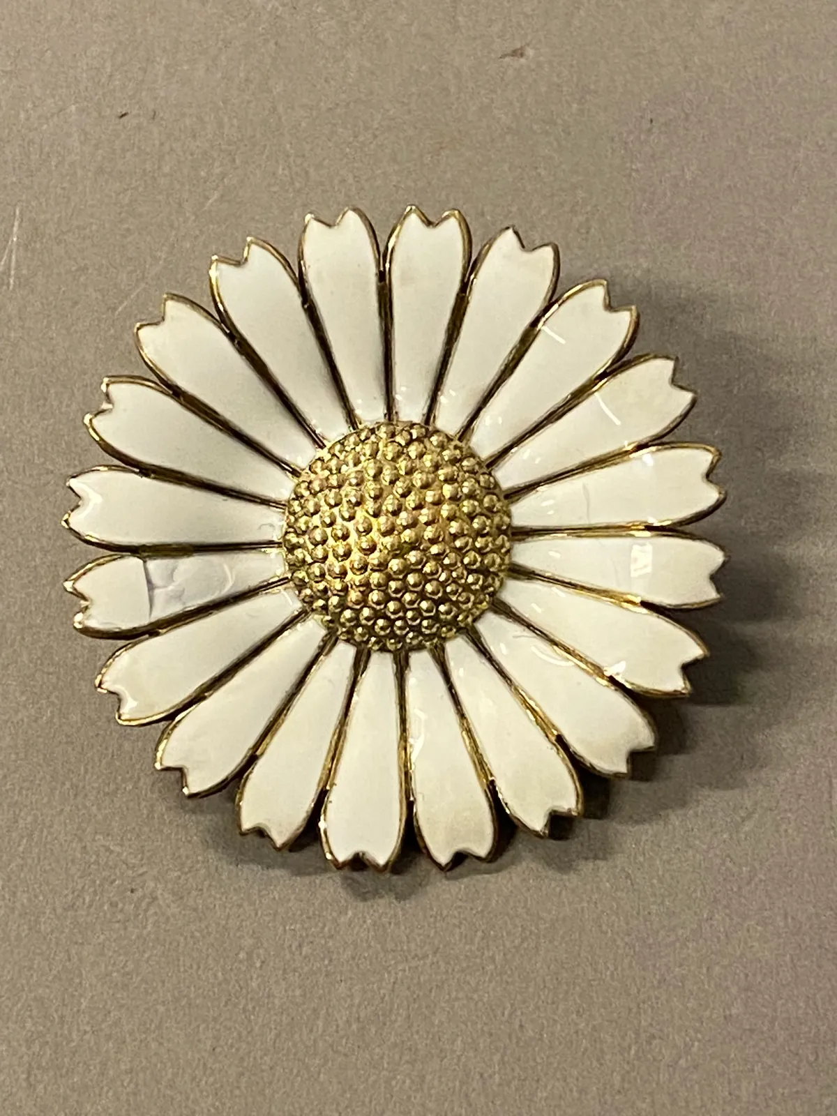 Original Georg Jensen “Marguerit” broche af sterlingsølv