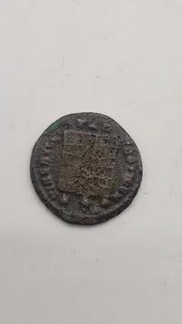Original romersk mønt fra kejser Konstantin den Store, som regerede fra 307 til 337 e.Kr.