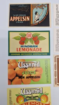 Samling etiketter Usserød