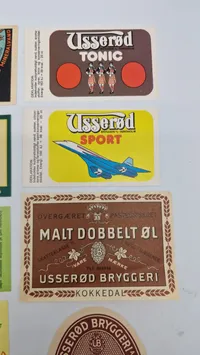 Samling etiketter Usserød