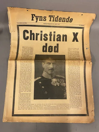Original avis - Kong Christian X er død