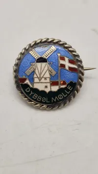 Broche 830 sølv med Dybbøl mølle