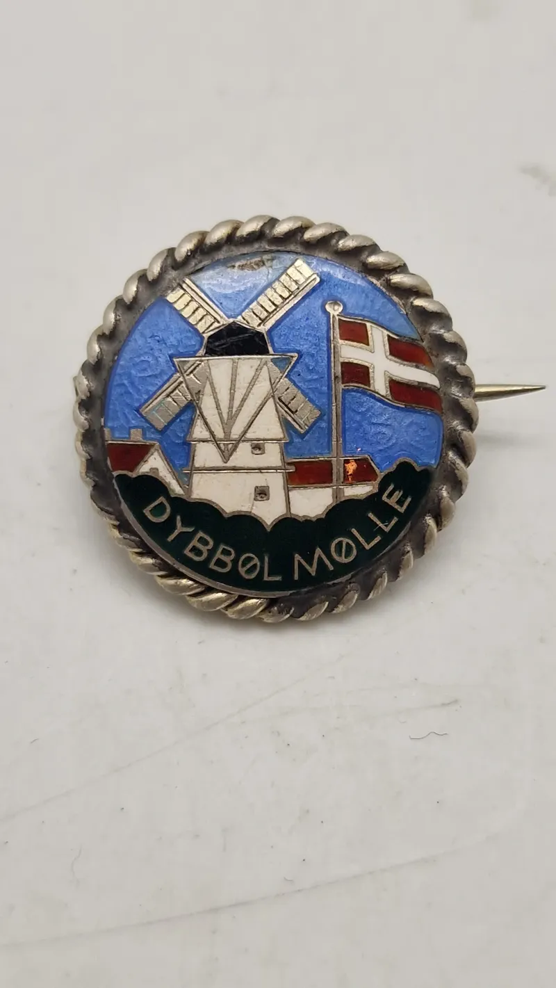 Broche 830 sølv med Dybbøl mølle