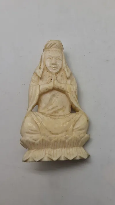 Buddha figur af ben