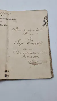 Original “Skudsmaalsbog for Mandfolk" fra 1838. En skudsmålsbog var en obligatorisk kontrolbog for tjenestefolk (også kaldet tyende) i Danmark fra 1833 til 1921.