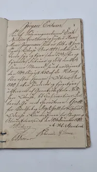 Original “Skudsmaalsbog for Mandfolk" fra 1838. En skudsmålsbog var en obligatorisk kontrolbog for tjenestefolk (også kaldet tyende) i Danmark fra 1833 til 1921.