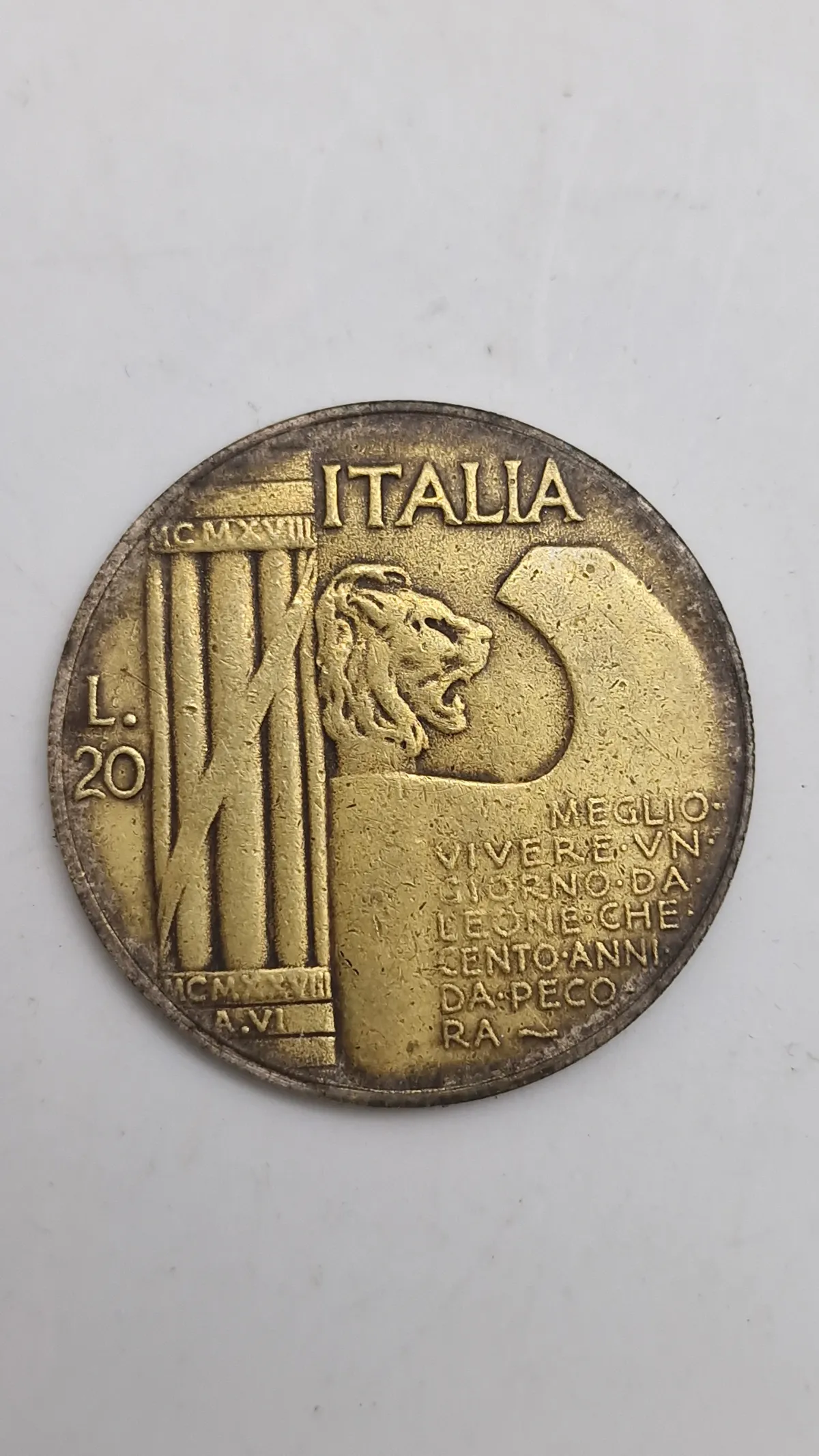 Original 20 lire mønt med motiv af Mussolini