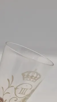 Originalt snapseglas, reijmyre med Gustav III's monogram. 20. århundrede.