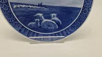 Original juleplatte fra Royal Copenhagen fra 1918. Platten er designet af Oluf Jensen og har titlen "Hyrde på marken julenat"