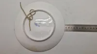 Original mindeplatte fra Royal Copenhagen fra 1898, designet af Arnold Krog. Den blev udgivet i anledning af 50-året for krigen i 1848