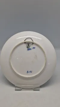 Original Royal Copenhagen juleplatte fra 1924. Platten er designet af Christian Benjamin-Olsen og har titlen "Tomastet skonnert på havet julenat"
