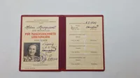 Original Aktivist der sozialistischen Arbeit, med urkunde samt id kort