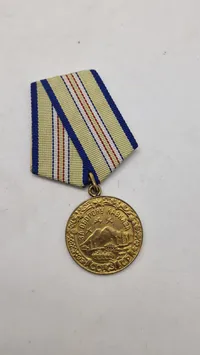 Original Medalje for forsvaret af Kaukasus" (russisk: "За оборону Кавказа") med foto og urkunde