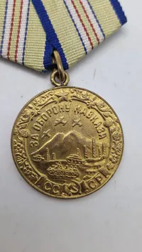 Original Medalje for forsvaret af Kaukasus" (russisk: "За оборону Кавказа") med foto og urkunde