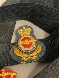Samling huebånd fra det danske flyvevåben