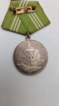 DDR Original Medalje for tro tjeneste i Nationale Volksarmee" (National Folkearmé) samt urkunde