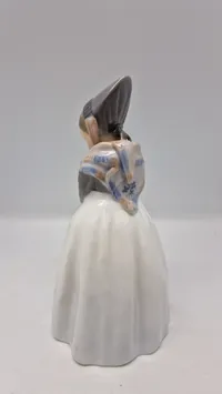 "Amagerpige" fra Royal Copenhagen, designet af Carl Martin-Hansen