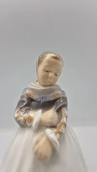 "Amagerpige" fra Royal Copenhagen, designet af Carl Martin-Hansen