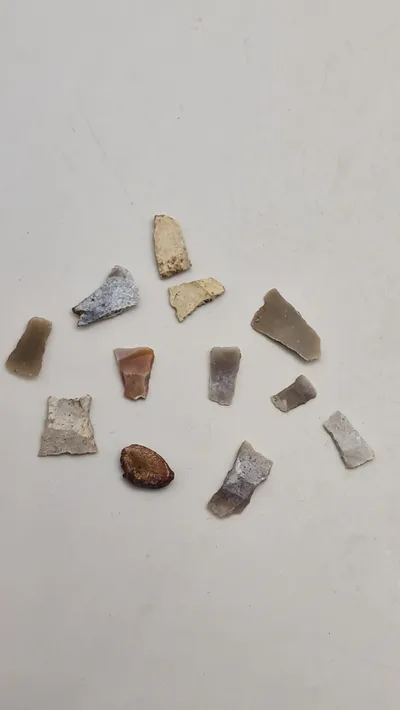 Samling miniature stenøkser
