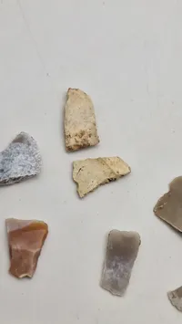 Samling miniature stenøkser