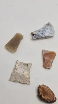 Samling miniature stenøkser