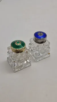 Salt og pepper sæt, Meka, og Norge  med låg af 925 sterlingsølv belagt med emalje