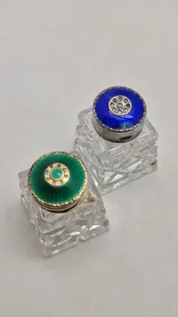 Salt og pepper sæt, Meka, og Norge  med låg af 925 sterlingsølv belagt med emalje