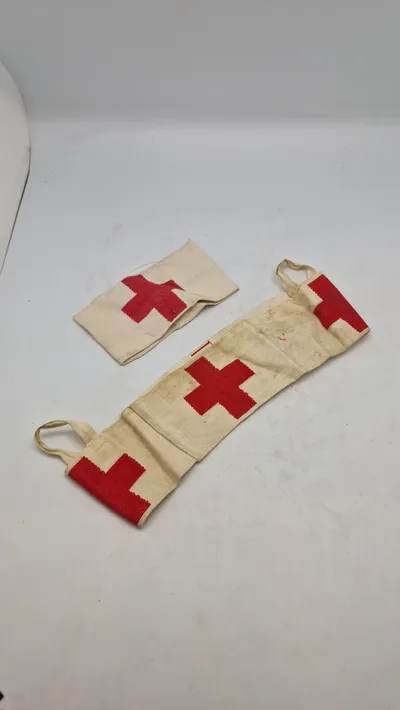 Samarit armbind og hjelmomslag